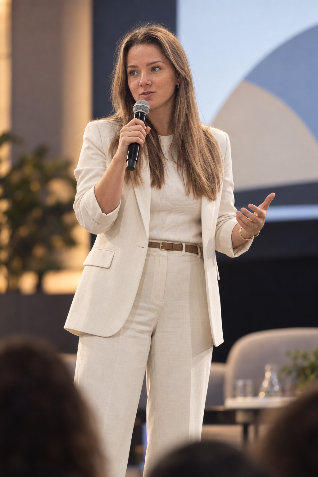 Larysa durante un intervento sul palco